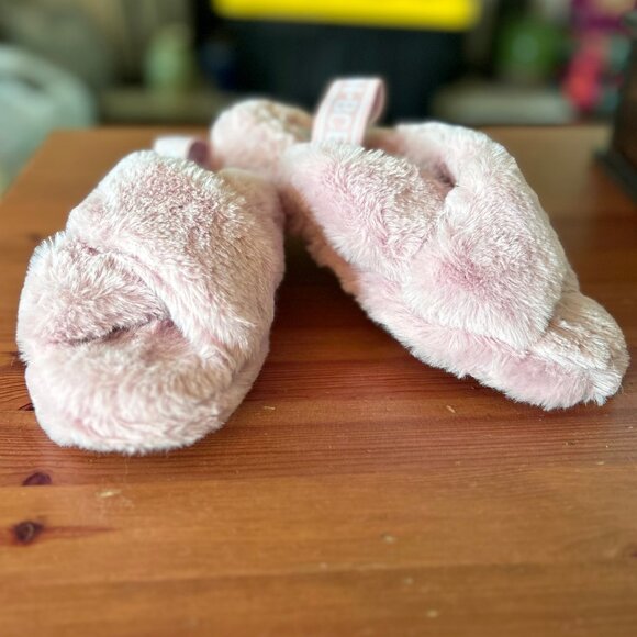 NWOT BCBGeneration Pink Fur Crisscross Slippers w/ Logo Heel Strap Womens Size 7 - Picture 1 of 8
